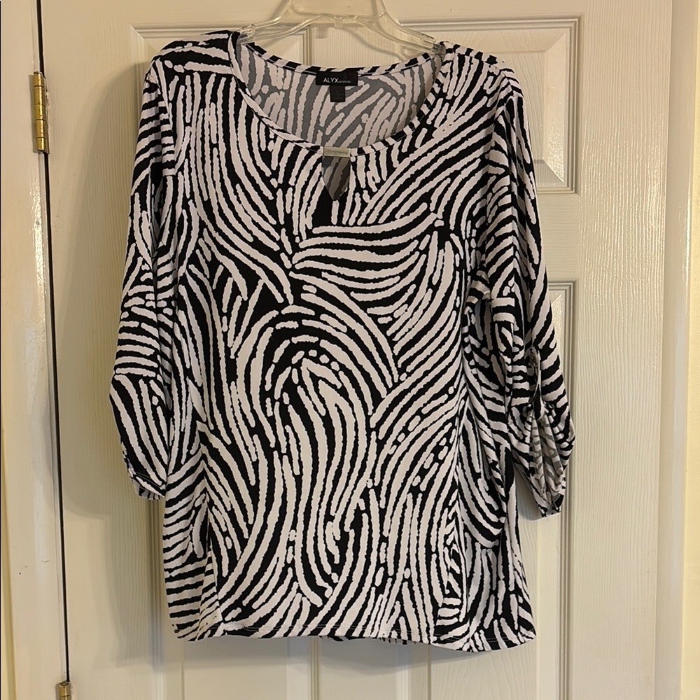 Alfani Black and White Graphic 3/4 Sleeve Blouse